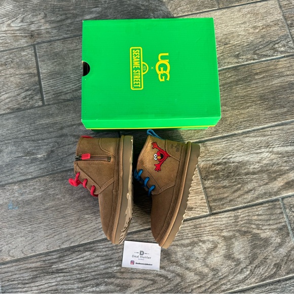 Brand New UGG Neumel II x Sesame Friends 'Chestnut' 1147232T Toddler’s Boots - Picture 4 of 14